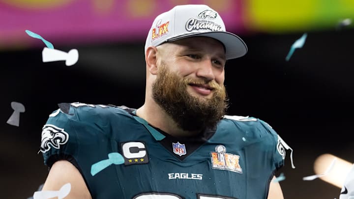 Breaking News: Philadelphia Eagles Cheerleaders member suddenly reveals a shocking incident after 5 years of concealment related to star Lane Johnson, "He doesn't accept his own flesh and blood, only provides $20k a year for the child, the child needs to know the truth", this threatening criticism caused the Eagles coaching staff to hold an emergency meeting and issue the latest announcement about the incident...vannguyen