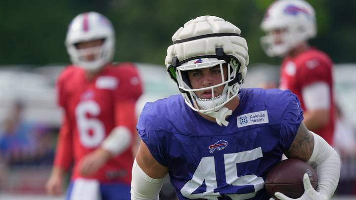 Bills Ben VanSumeren runs with the ball after making the catch at Buffalo Bills Training Camp at St. John Fisher University in Pittsford on Aug. 6, 2026.
