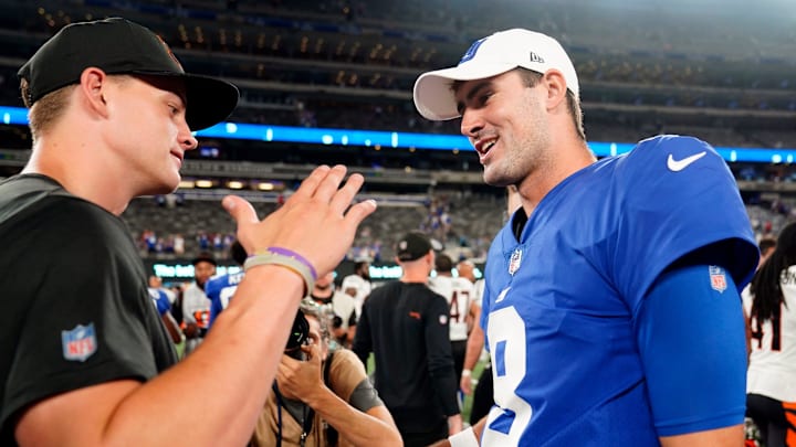 Cincinnati Bengals quarterback Joe Burrow, left, and New York Giants quarterback Daniel Jones (8) shake hands after the game. The Giants defeat the Bengals, 25-22, in a preseason game at MetLife Stadium on August 21, 2022, in East Rutherford.

Nfl Ny Giants Preseason Game Vs Bengals Bengals At Giants