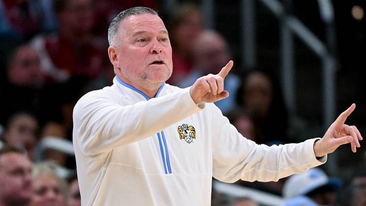 Oct 18, 2026; Indianapolis, IN, USA; North Carolina Tar Heels head coach Michael Malone instructs his team against the Indiana Hoosiers during the first half at Gainbridge Fieldhouse. Mandatory Credit: Robert Goddin-Imagn Images Oct 18, 2026; Indianapolis, IN, USA; North Carolina Tar Heels head coach Michael Malone instructs his team against the Indiana Hoosiers during the first half at Gainbridge Fieldhouse. Mandatory Credit: Robert Goddin-Imagn Images