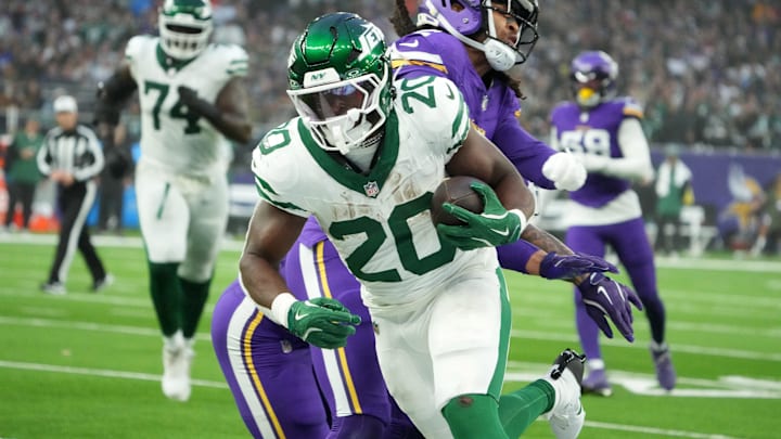 Oct 6, 2024; London, United Kingdom; New York Jets running back Breece Hall (20) carries the ball against the Minnesota Vikings in the second half at Tottenham Hotspur Stadium. Mandatory Credit: Kirby Lee-Imagn Images