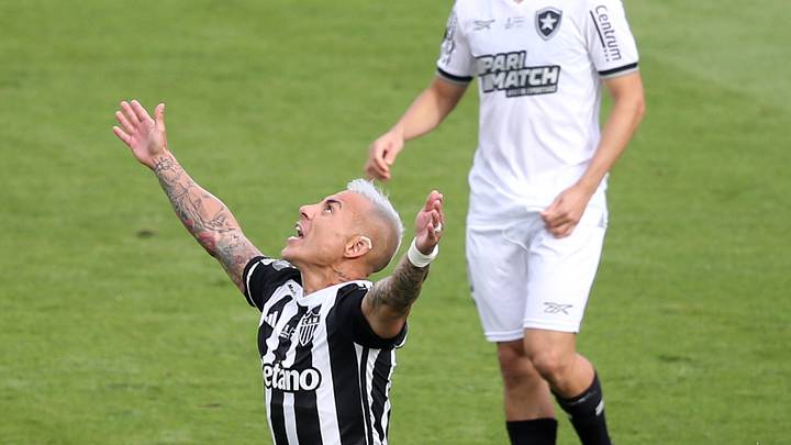 De acuerdo con TUDN, León cerraría su mercado de fichajes trayendo a un viejo conocido, al delantero chileno Eduardo Vargas, que se encuentra libre tras no renovar con el Atlético Mineiro de Brasil. De acuerdo con TUDN, León cerraría su mercado de fichajes trayendo a un viejo conocido, al delantero chileno Eduardo Vargas, que se encuentra libre tras no renovar con el Atlético Mineiro de Brasil.
