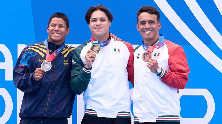 Osmar Olvera y Juan Celaya hicieron el 1-3 en trampolín de tres metros. Osmar Olvera y Juan Celaya hicieron el 1-3 en trampolín de tres metros.