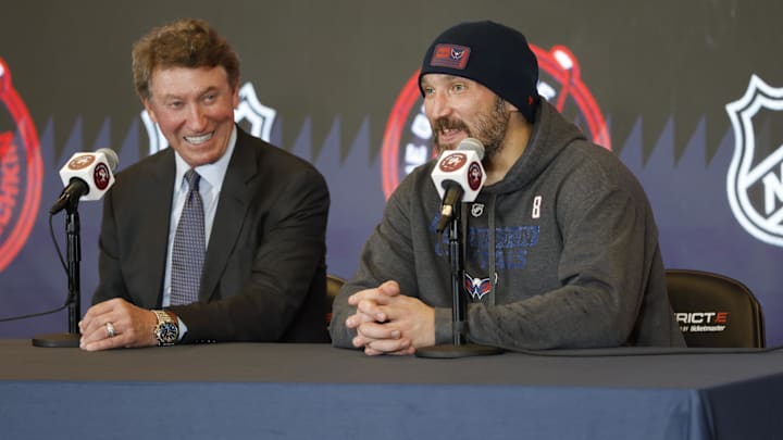 Alex Ovechkin, Wayne Gretzky, Washington Capitals Mandatory Credit: Geoff Burke-Imagn Images