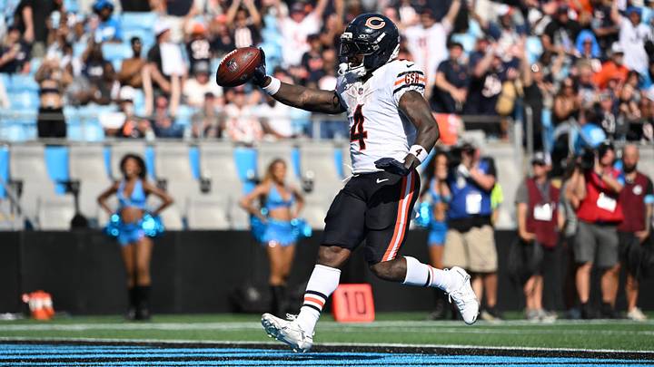 Chicago Bears RB D'Andre Swift scores a touchdown against the Carolina Panthers. Mandatory Credit: Bob Donnan-Imagn Images Chicago Bears RB D'Andre Swift scores a touchdown against the Carolina Panthers. Mandatory Credit: Bob Donnan-Imagn Images