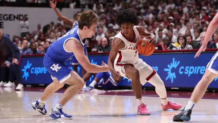 Alabama guard Aden Holloway (2) dribbles the ball against Kentucky at Coleman Coliseum in Tuscaloosa, AL on Saturday, Feb 22, 2025. Alabama guard Aden Holloway (2) dribbles the ball against Kentucky at Coleman Coliseum in Tuscaloosa, AL on Saturday, Feb 22, 2025.