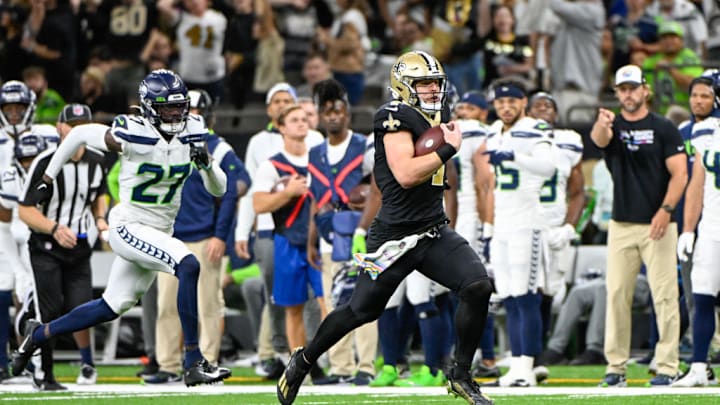 NEW ORLEANS, LA - OCTOBER 09: New Orleans Saints tight end Taysom Hill (7) finds open field on a rushing play out of the wildcat formation during late second half action during the football game between the Seattle Seahawks and New Orleans Saints at Caesars Superdome on October 9, 2022 in New Orleans, LA. NEW ORLEANS, LA - OCTOBER 09: New Orleans Saints tight end Taysom Hill (7) finds open field on a rushing play out of the wildcat formation during late second half action during the football game between the Seattle Seahawks and New Orleans Saints at Caesars Superdome on October 9, 2022 in New Orleans, LA.