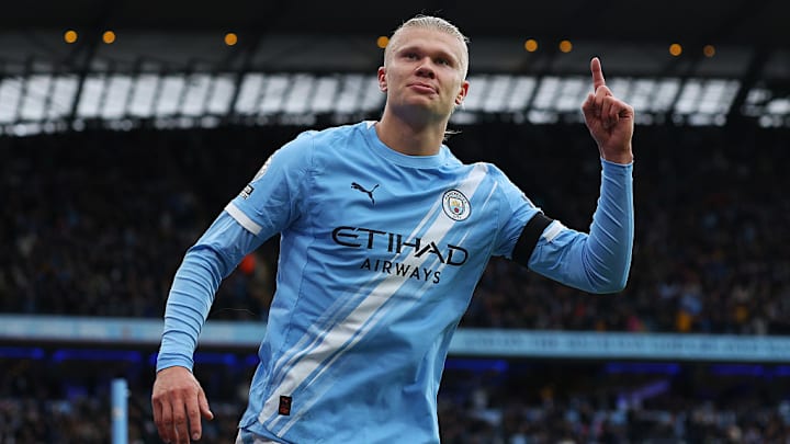 Erling Haaland tormented Manchester United again. Erling Haaland tormented Manchester United again.