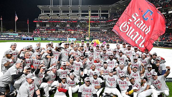 Los Guardianes de Cleveland aseguraron el pase a la Serie de Campeonato al imponerse 2-0 sobre los Medias Blancas de Chicago.