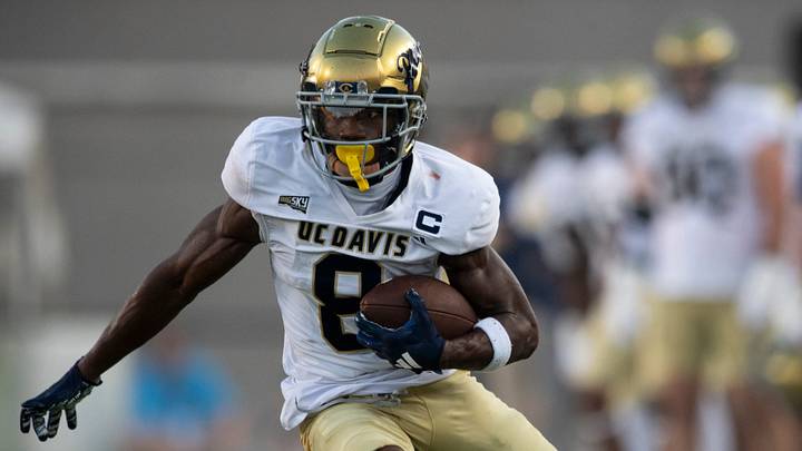 UC Davis Aggies wide receiver Samuel Gbatu, Jr. (8) UC Davis Aggies wide receiver Samuel Gbatu, Jr. (8)