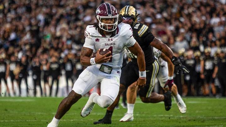 Southern Illinois quarterback DJ Williams (1) Southern Illinois quarterback DJ Williams (1)
