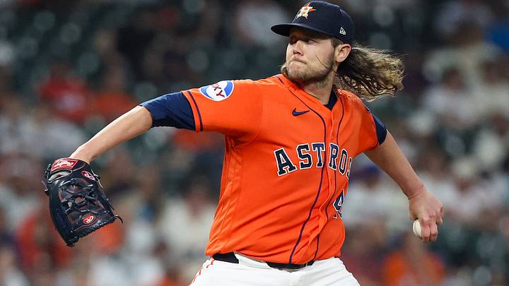Astros pitcher Steven Okert (48) pitches against the Mariners. Credit: Thomas Shea-Imagn 