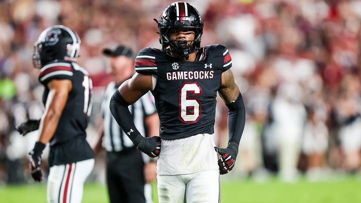 Sep 27, 2025; Columbia, South Carolina, USA; South Carolina Gamecocks linebacker Dylan Stewart (6) during the game against the Kentucky Wildcats in the second quarter at Williams-Brice Stadium. Mandatory Credit: Jeff Blake-Imagn Images Sep 27, 2025; Columbia, South Carolina, USA; South Carolina Gamecocks linebacker Dylan Stewart (6) during the game against the Kentucky Wildcats in the second quarter at Williams-Brice Stadium. Mandatory Credit: Jeff Blake-Imagn Images