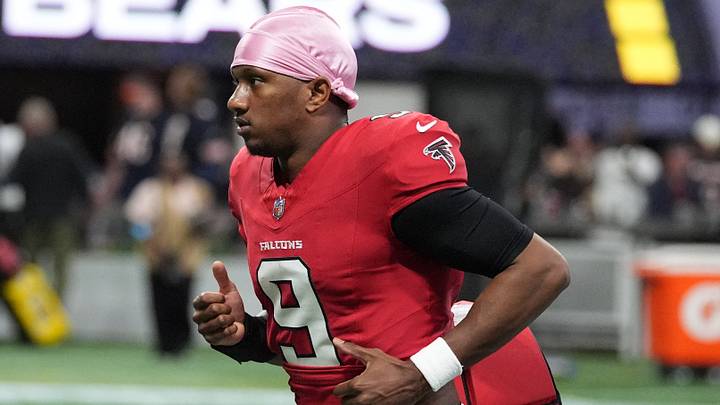 Atlanta Falcons quarterback Michael Penix Jr. (9) 