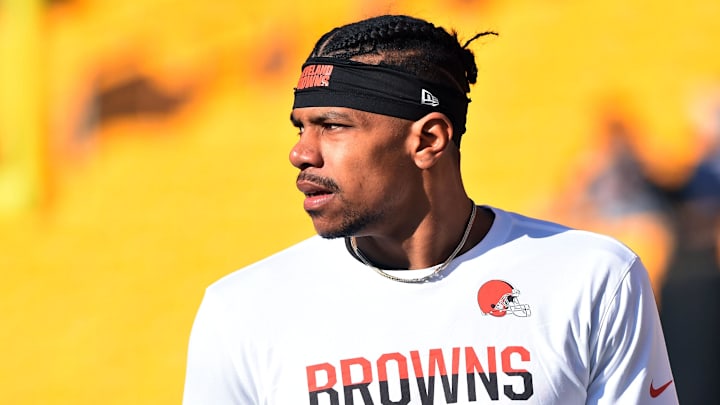 Jan 1, 2017; Pittsburgh, PA, USA; Cleveland Browns wide receiver Terrelle Pryor (11) warms up before the game between the Pittsburgh Steelers and the Cleveland Browns at Heinz Field. Mandatory Credit: Ken Blaze-Imagn Images Jan 1, 2017; Pittsburgh, PA, USA; Cleveland Browns wide receiver Terrelle Pryor (11) warms up before the game between the Pittsburgh Steelers and the Cleveland Browns at Heinz Field. Mandatory Credit: Ken Blaze-Imagn Images