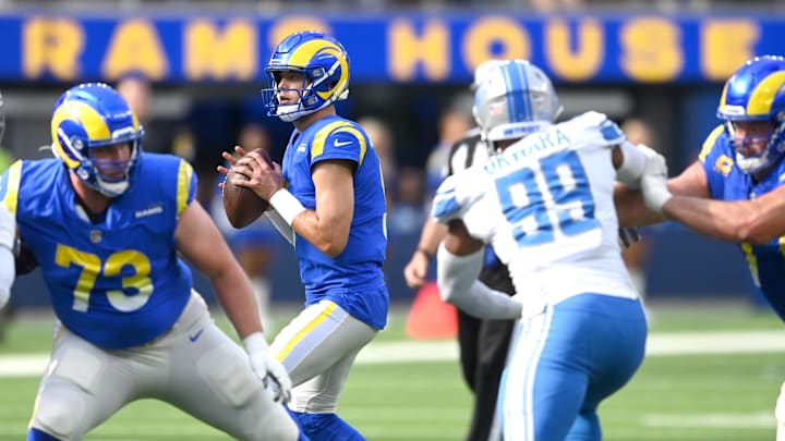 Oct 24, 2021; Inglewood, California, USA; Los Angeles Rams quarterback Matthew Stafford (9) sets to
