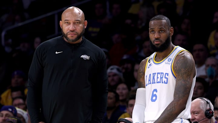 LeBron es el jugador de los Lakers que más tiempo ve en cancha