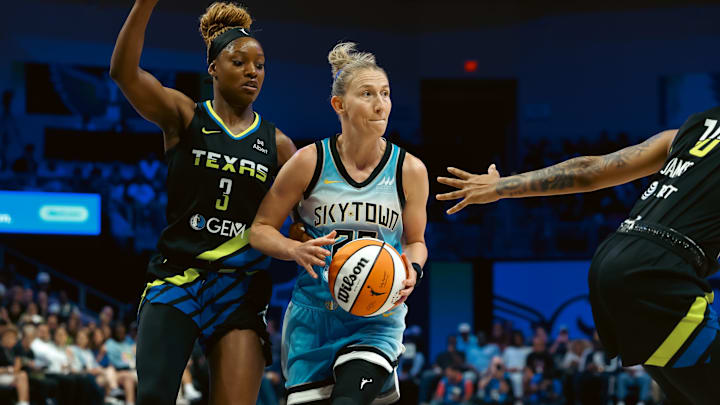 Chicago Sky guard Courtney Vandersloot