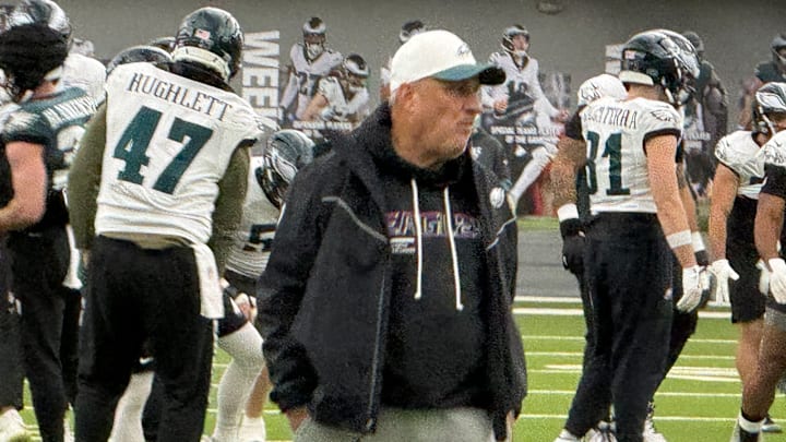 Eagles DC Vic Fangio during an indoor practice leading up to a Week 17 in Buffalo.