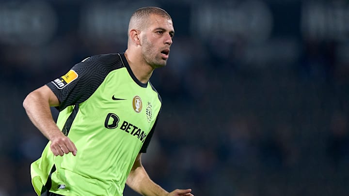 Islam Slimani pourrait rebondir en Ligue 1.