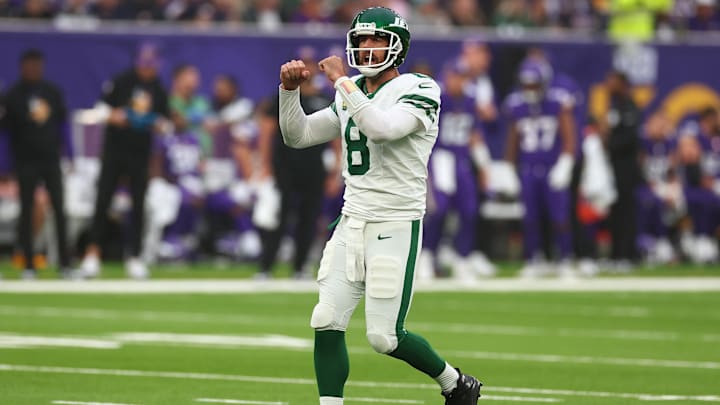 Oct 6, 2024; Tottenham, ENG; New York Jets Quarterback Aaron Rodgers (8) in the 3rd Quarter against Minnesota Vikings at Tottenham Hotspur Stadium.