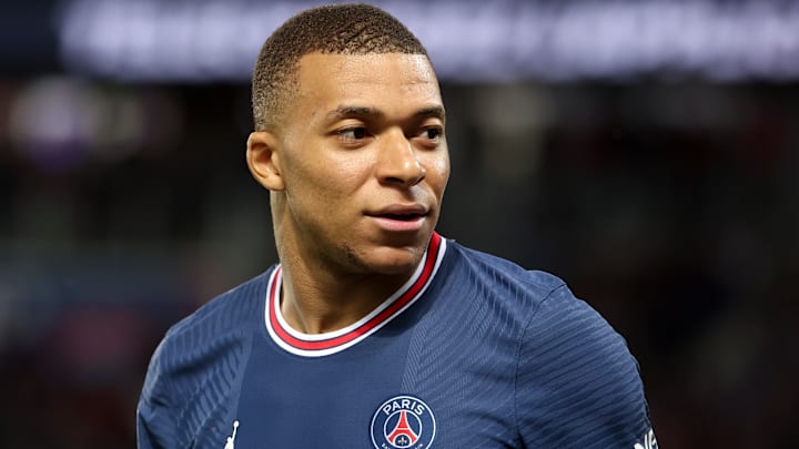 Kylian Mbappé est en discussions avec le PSG et le Real Madrid.