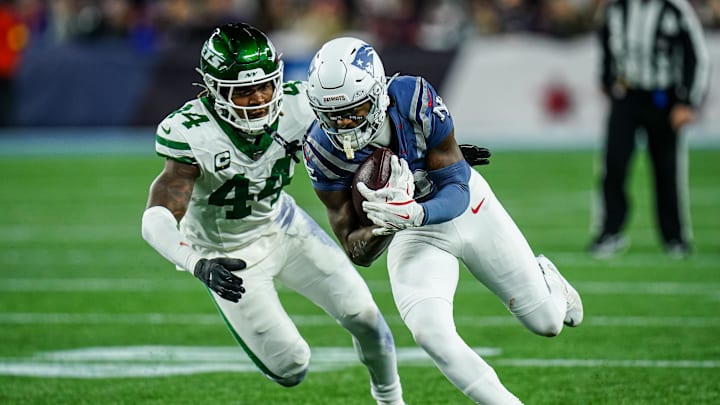 Nov 13, 2025; Foxborough, Massachusetts, USA; New England Patriots wide receiver Stefon Diggs (8) runs the ball against New York Jets linebacker Jamien Sherwood (44) in the fourth quarter at Gillette Stadium. Mandatory Credit: David Butler II-Imagn Images Nov 13, 2025; Foxborough, Massachusetts, USA; New England Patriots wide receiver Stefon Diggs (8) runs the ball against New York Jets linebacker Jamien Sherwood (44) in the fourth quarter at Gillette Stadium. Mandatory Credit: David Butler II-Imagn Images
