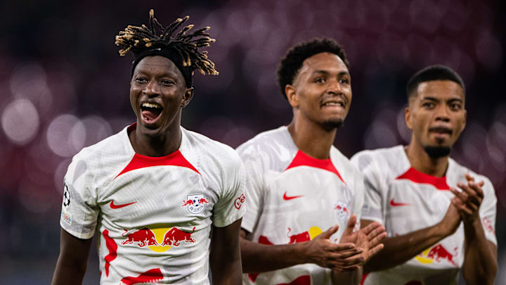 Amadou Haidara mit Abdou Diallo und Benjamin Henrichs