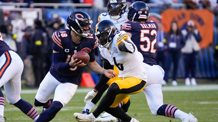 Caleb Williams looks around linebacker Patrick Queen on a bootleg pass for the Bears in Sunday's 31-28 win over Pittsburgh.