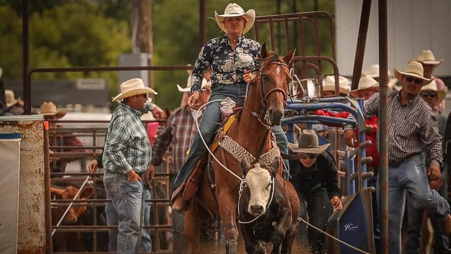 Watch: Breaking Arena Record and Going Viral in Breakaway Roping
