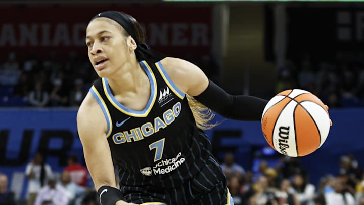 Aug 25, 2024; Chicago, Illinois, USA; Chicago Sky guard Chennedy Carter (7) drives to the basket against the Las Vegas Aces during the first half at Wintrust Arena. Mandatory Credit: Kamil Krzaczynski-Imagn Images Aug 25, 2024; Chicago, Illinois, USA; Chicago Sky guard Chennedy Carter (7) drives to the basket against the Las Vegas Aces during the first half at Wintrust Arena. Mandatory Credit: Kamil Krzaczynski-Imagn Images