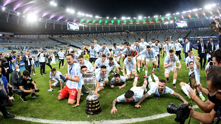 Por la mínima de Ángel Di María, Argentina se adjudicó la Copa América 2021 contra Brasil en el Estadio Maracaná.