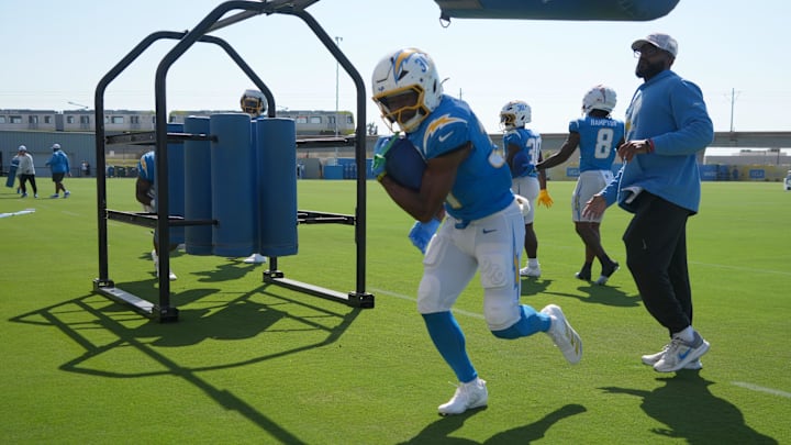 Aug 7, 2025; El Segundo, CA, USA; Los Angeles Chargers running back Raheim Sanders (35) interacts with running backs coach Kiel McDonald during training camp at The Bolt. Mandatory Credit: Kirby Lee-Imagn Images