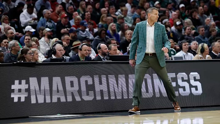 Alabama basketball coach Nate Oats watches from the sideline during the game against Saint Mary's at Rocket Arena in Cleveland, OH on Sunday, Mar 23, 2025.