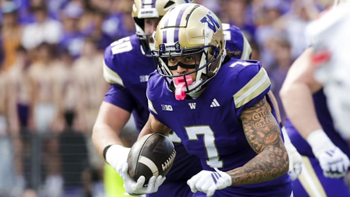 Sep 27, 2025; Seattle, Washington, USA; Washington Huskies wide receiver Raiden Vines-Bright (7) runs for yards after the catch against the Ohio State Buckeyes during the first quarter at Husky Stadium. Mandatory Credit: Joe Nicholson-Imagn Images