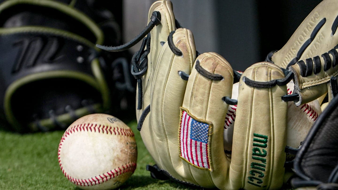 Offense Explodes in Texas Baseball's Rout of UTRGV: Longhorns Notebook