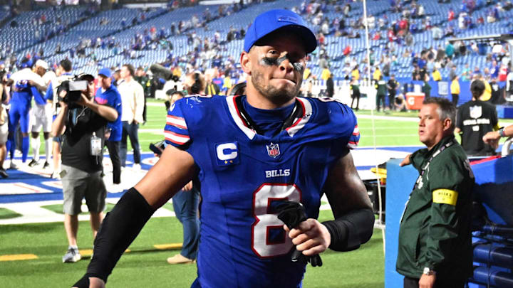 Sep 18, 2025; Orchard Park, New York, USA; Buffalo Bills linebacker Terrel Bernard (8) leaves the field after the game against the Miami Dolphins at Highmark Stadium Sep 18, 2025; Orchard Park, New York, USA; Buffalo Bills linebacker Terrel Bernard (8) leaves the field after the game against the Miami Dolphins at Highmark Stadium