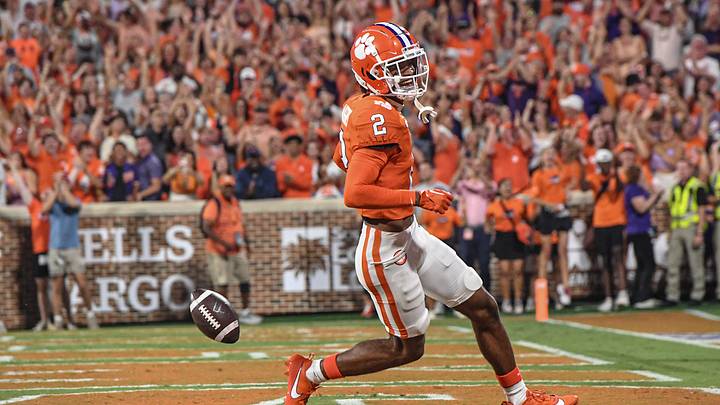 Former Clemson CB Nate Wiggins suffered an undisclosed lower leg injury during the Baltimore Ravens' practice on Tuesday.