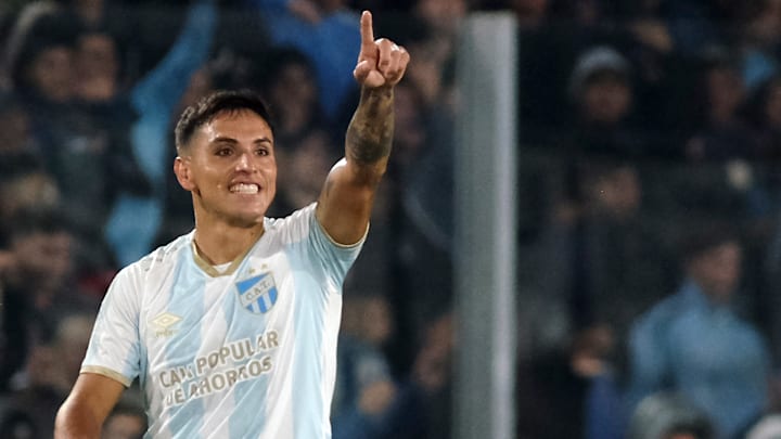 El argentino Mateo Coronel con el Atlético Tucumán