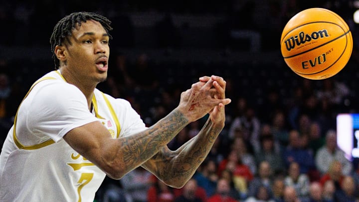 Notre Dame forward Tae Davis