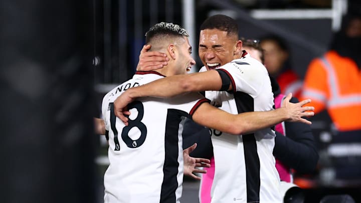 Carlos Vinicius marcou o gol da vitória, com ajuda de Andreas Pereira