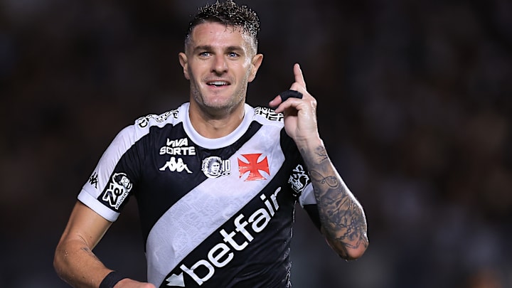 Vegetti é um dos titulares do Vasco para o confronto diante do Grêmio