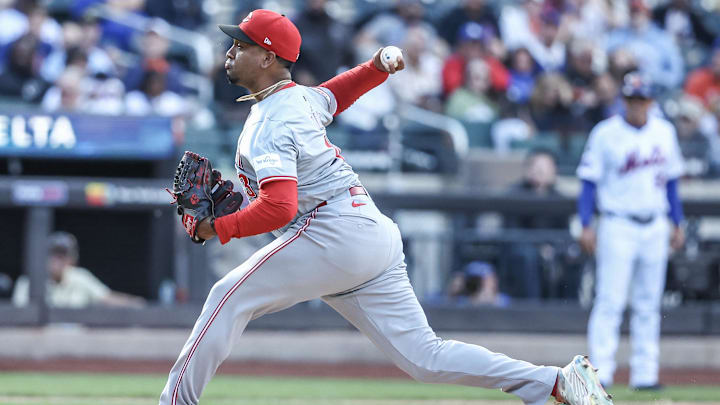 Sep 8, 2024; New York City, New York, USA; Cincinnati Reds relief pitcher Alexis Diaz (43) pitches in the ninth inning against the New York Mets at Citi Field. Mandatory Credit: Wendell Cruz-Imagn Images Sep 8, 2024; New York City, New York, USA; Cincinnati Reds relief pitcher Alexis Diaz (43) pitches in the ninth inning against the New York Mets at Citi Field. Mandatory Credit: Wendell Cruz-Imagn Images