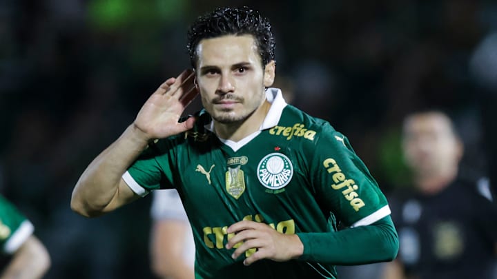 Veiga anotou doblete na rodada 28 do Brasileirão. Veiga anotou doblete na rodada 28 do Brasileirão.