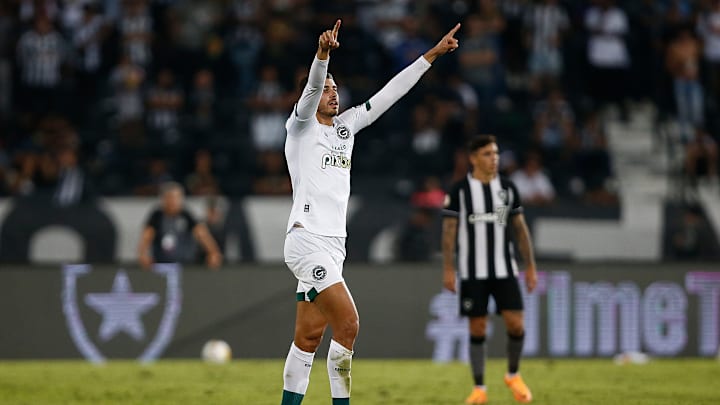 Goiás contará com faro artilheiro de Pedro Raul para se manter invicto em casa Goiás contará com faro artilheiro de Pedro Raul para se manter invicto em casa