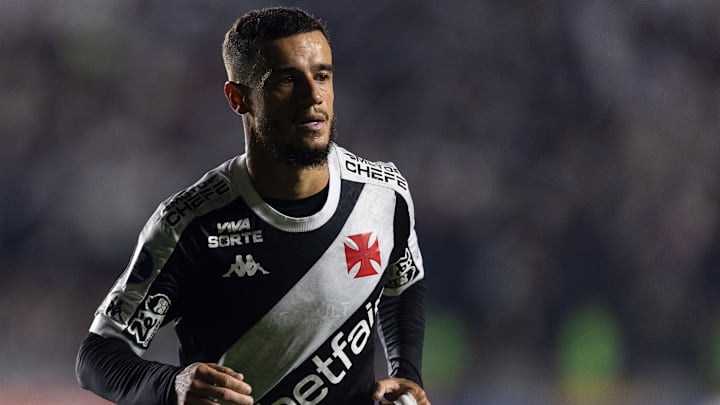 Coutinho faz falta na organização tática do Vasco