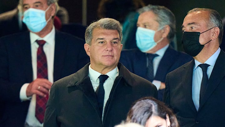 El Presidente del Barça saludó incómodamente al extécnico holandés