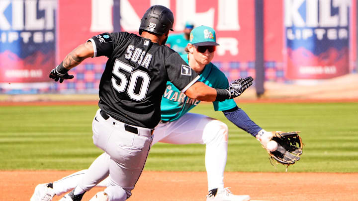 Feb 24, 2026; Peoria, Arizona, USA;  Seattle Mariners shortstop Colt Emerson (85) prepares to tag out Chicago White Sox second baseman Lenyn Sosa (50) at second base during the third inning in Peoria, Arizona. Mandatory Credit: Arianna Grainey-Imagn Images
