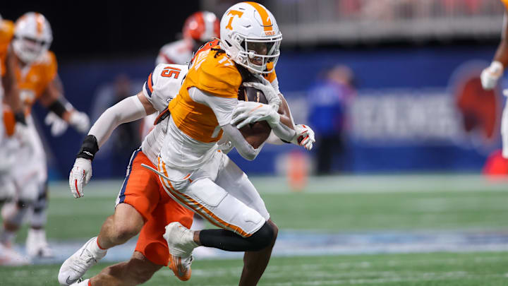 Aug 30, 2025; Atlanta, Georgia, USA; Tennessee Volunteers wide receiver Chris Brazzell II (17) runs after a catch against the Syracuse Orange in the first quarter at Mercedes-Benz Stadium. Mandatory Credit: Brett Davis-Imagn Images
