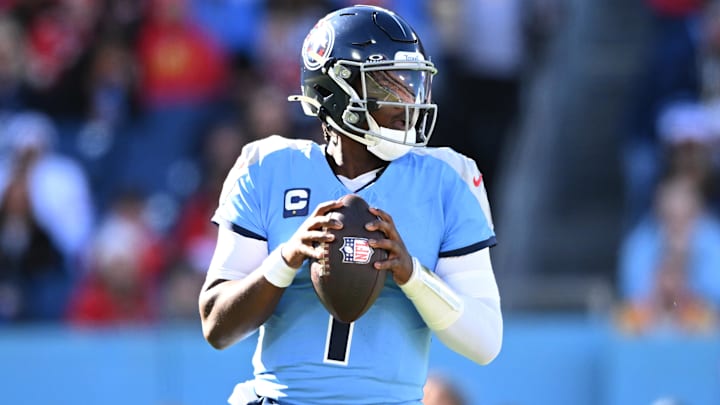 Tennessee Titans quarterback Cam Ward (1)